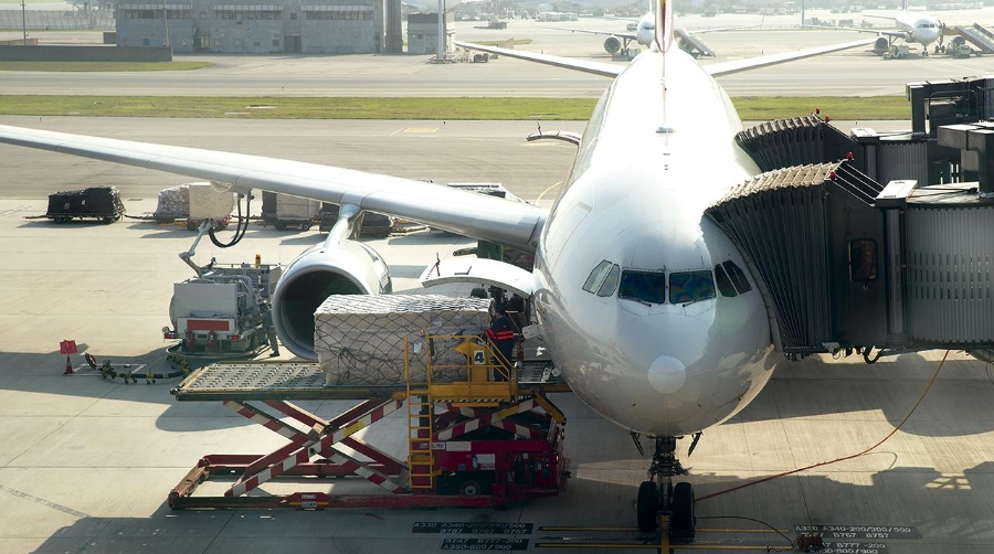 Los aeropuertos españoles han registrado el mejor mes de marzo de su historia en carga aérea.