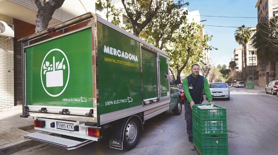 El reparto de pedidos desde este nuevo almacén se hará con vehículos sostenibles. @jc_barbera / MERCADONA.