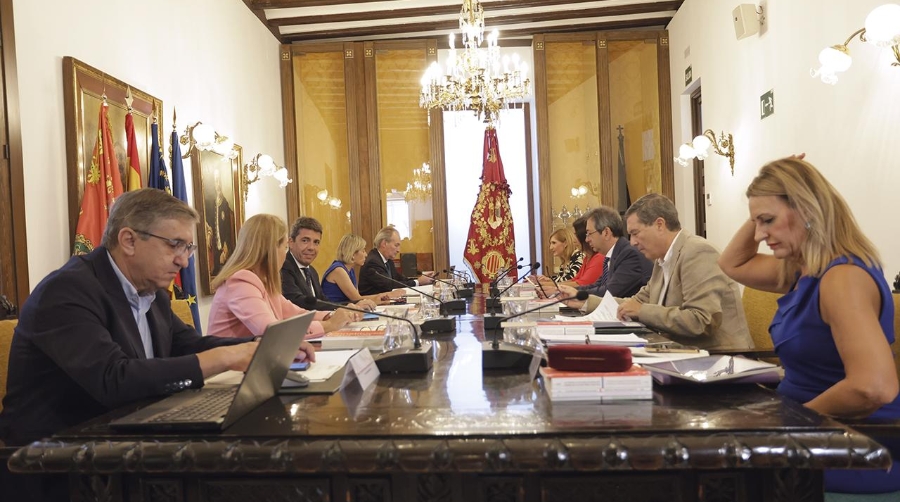 Joan Calabuig (AP Valencia) y Julián López (AP Alicante) continúan sin relevo al frente de sendas instituciones portuarias.