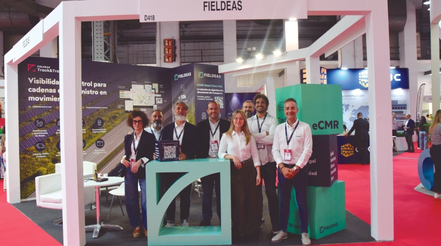De izquierda a derecha, Lola hurtado, directora de Marketing; Aitor Torre, account manager; Óscar López, CEO; Rodrigo Martin, Transport and Logistics manager; Bárbara Rodríguez, Marketing y Contenidos; Alfonso Martín, Presales manager; Pablo Rodríguez, Industry manager y David Pérez, industry manager de Fieldeas.