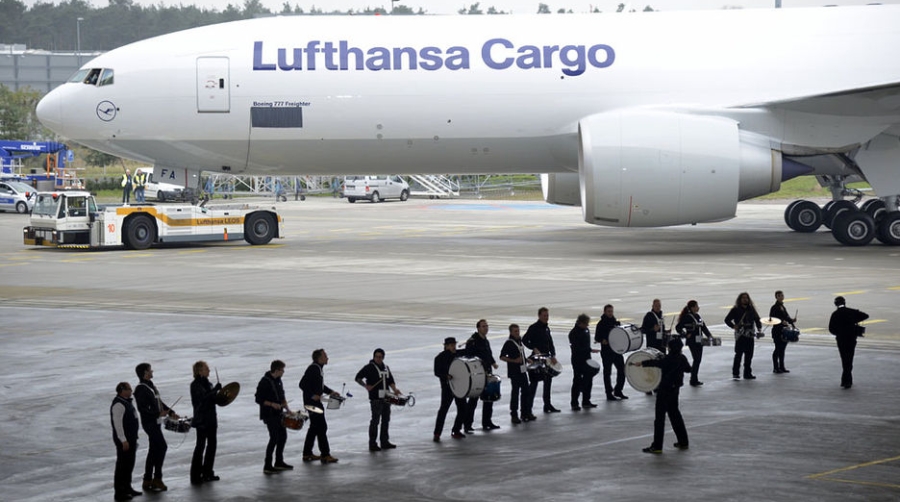 Lufthansa Cargo despega hacia el futuro con el vuelo inaugural de su nuevo avi&oacute;n carguero Boeing 777F