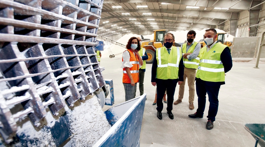 PortCastell&oacute; potenciar&aacute; junto a la Diputaci&oacute;n los sectores cer&aacute;mico y citr&iacute;cola en la regi&oacute;n