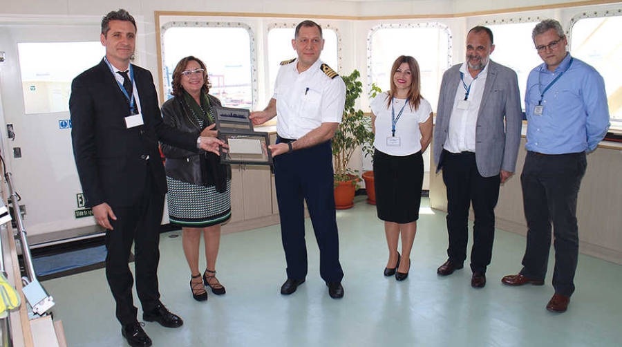 El &quot;MOL Charisma&quot; se estrena en las instalaciones de APM Terminals en Barcelona
