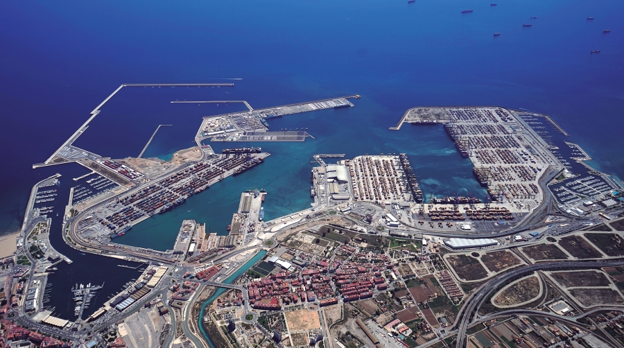 La APV está inmersa en diferentes proyectos con el objetivo de electrificar los muelles que gestiona. Foto D. P.