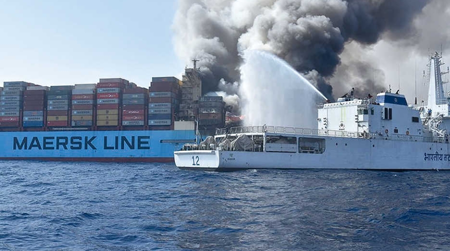 El buque incendiado el 8 de marzo transportaba 7.860 contenedores, correspondientes a 12,416 TEUs.