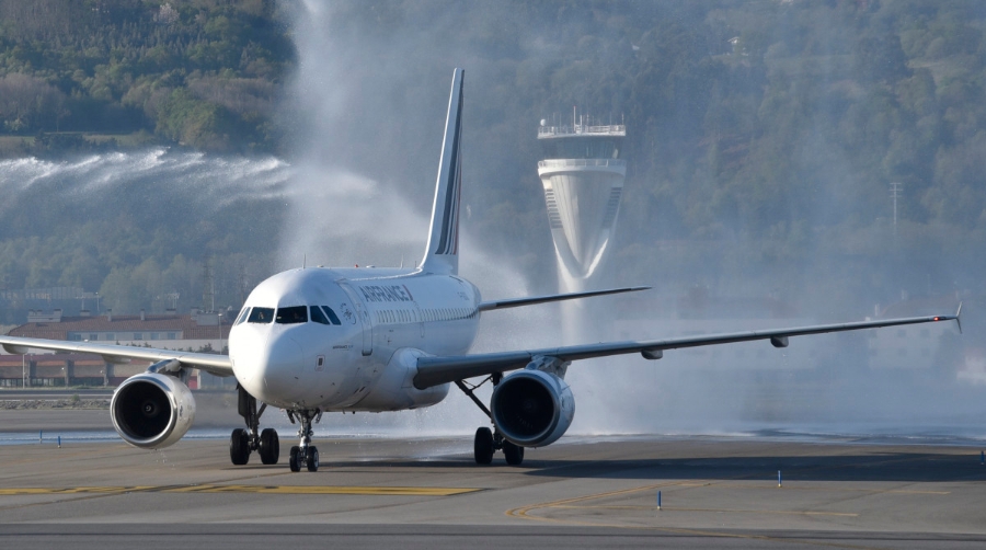 Air France estrena operativa con Airbus A318 en el Aeropuerto de Bilbao