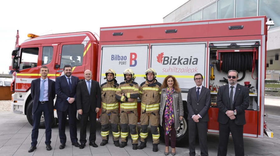 El Puerto de Bilbao completa sus equipamientos de protecci&oacute;n y seguridad con un cami&oacute;n de bomberos