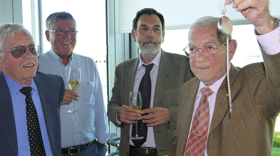 Los aduaneros valencianos homenajean a Miguel Tell