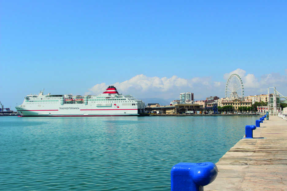 El tr&aacute;fico de pasajeros entre M&aacute;laga y Melilla aumenta un 21% en 2015