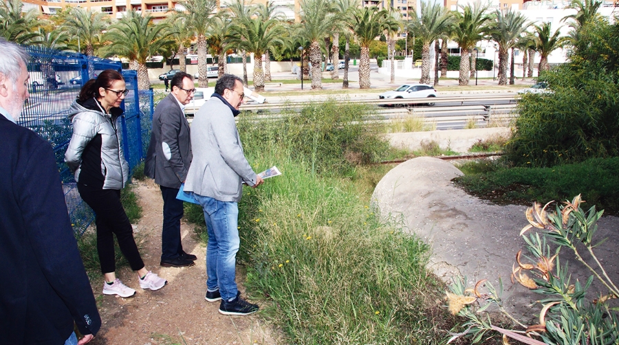 El Grupo Municipal Socialista visita el Puerto de Alicante para conocer los controles medioambientales existentes y sus proyectos