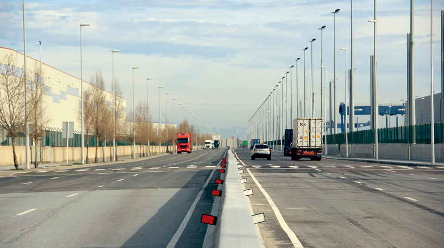 Las mejoras en el tramo 12 de la Ronda del Port aumentan la capacidad del transporte de mercanc&iacute;as en el Puerto de Barcelona