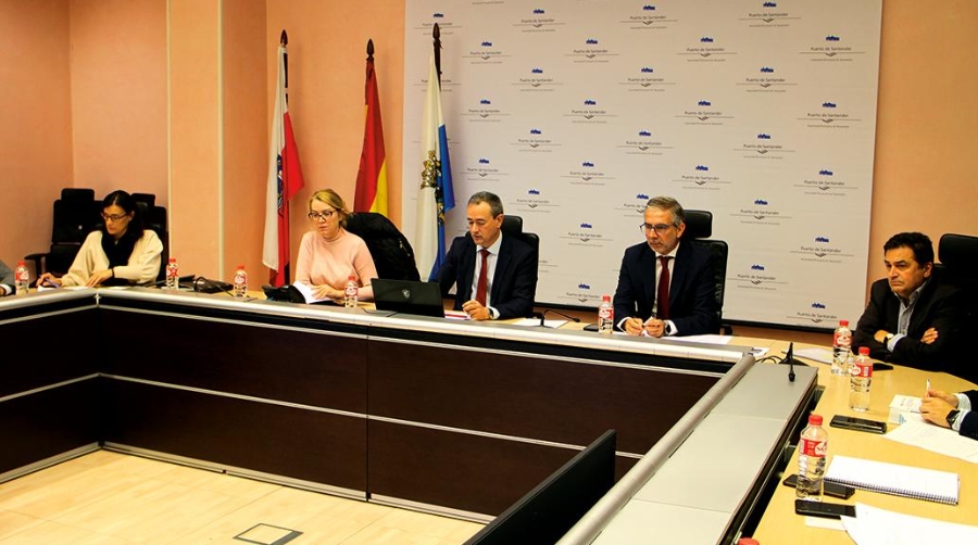 Desde la izquierda: Gema Igual, alcaldesa de Santander; Eva Guillermina Fernández, consejera de Cultura, Turismo y Deporte del Gobierno de Cantabria; Luis Cubría, director del proyecto; César Díaz, presidente de la Autoridad Portuaria de Santander; Santiago Díaz, director de la APS. Foto J.P.
