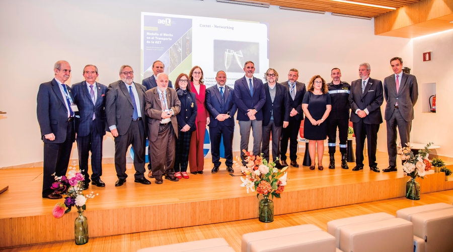 Premiados y autoridades posaron a la finalización del acto.