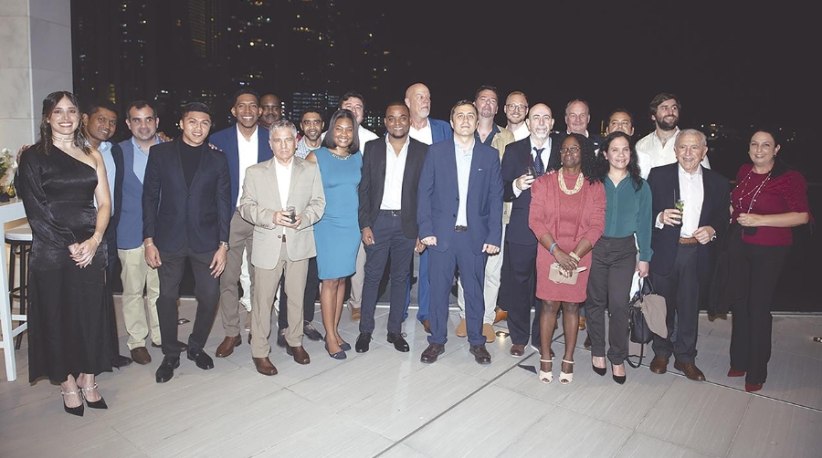 Directivos del Grupo Pérez y Cía junto al equipo de Pérez Américas y Caribbean Feeder Services.
