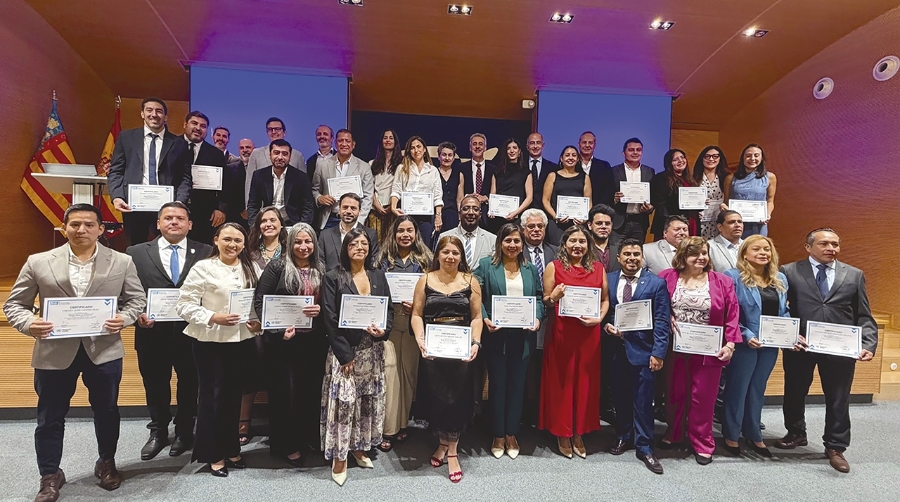 Valencia acoge un curso de formación en gestión moderna de puertos