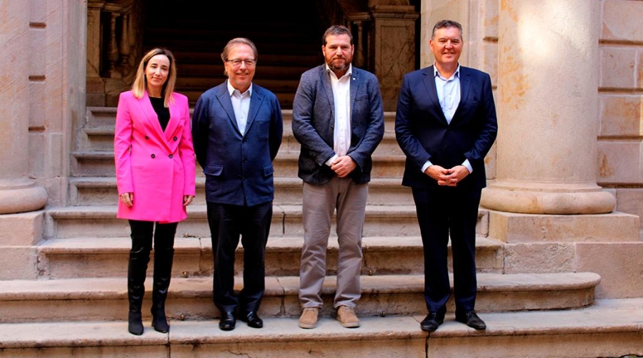 Eva Valenzuela, directora del Aeropuerto Josep Tarradelles Barcelona - El Prat; Josep Santacreu, presidente de la Cambra de Comerç de Barcelona; Marc Sanglas, secretario de Movilidad e Infraestructuras del Departament de Territori de la Generalitat y presidente de CDRA; y Pau Solanilla, comisionado de Relaciones Internacionales y Promoción de la Ciudad del Ayuntamiento de Barcelona. Foto M.V.