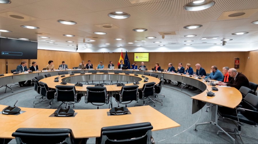 Reunión ayer del ministro de Economía con los agentes sociales ayer jueves.