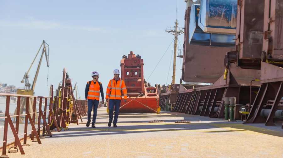 Safina se ha convertido en un actor clave en el sector marítimo egipcio, ofreciendo servicios integrales de agencia y logística marítima a exportadores que atienden las industrias del metal, los minerales y los fertilizantes.