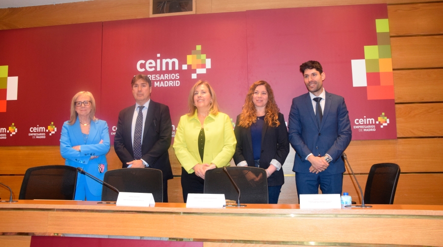 Emiliana Molero, secretaria general de FAE Burgos; Jaime González López, Managing director Intermodal de Sea Solutions; María Luz Cobos Rodríguez, directora general de Transaher; Raquel Santos, Madrid Branch Manager &amp; Head of Customer Service DHL Iberia; y Rafael Aguilera, director general de UNO Logística. Foto M.C.