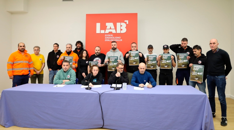 El sindicato LAB ha realizado este jueves una comparecencia pública en Bilbao para denunciar la situación en Amarradores de Bilbao.