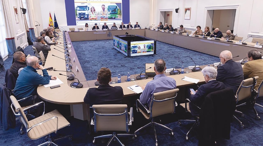 Un momento de la reunión mantenida hoy entre representantes del Ministerio de Transportes y Movilidad Sostenible y el Comité Nacional de Transporte por Carretera.