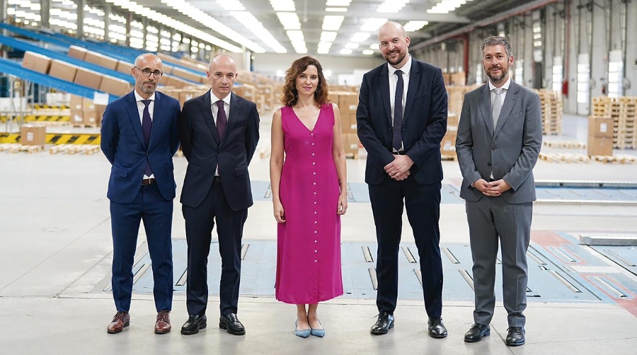 Ayuso ha anunciado esta inversión tras su visita al centro que Inditex posee junto a estos terrenos.