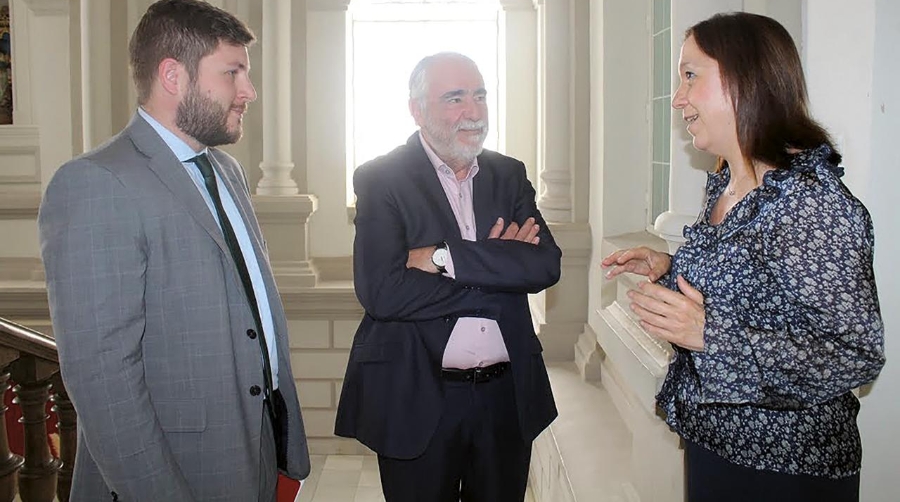 El consejero de Fomento de la Junta de Castilla La Mancha, Nacho Hernando; el director general de la Autoridad Portuaria de Valencia, Francesc Sánchez y la alcaldesa de Alcázar de San Juan, Rosa Melchor.