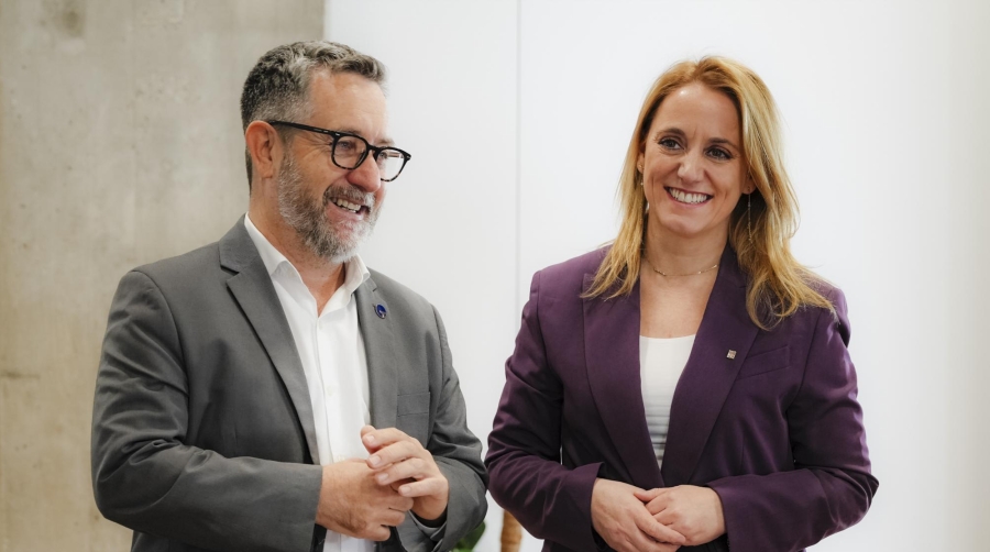 La consellera de Economía y Hacienda de la Generalitat, Natàlia Mas Guix, visita el Puerto de Tarragona