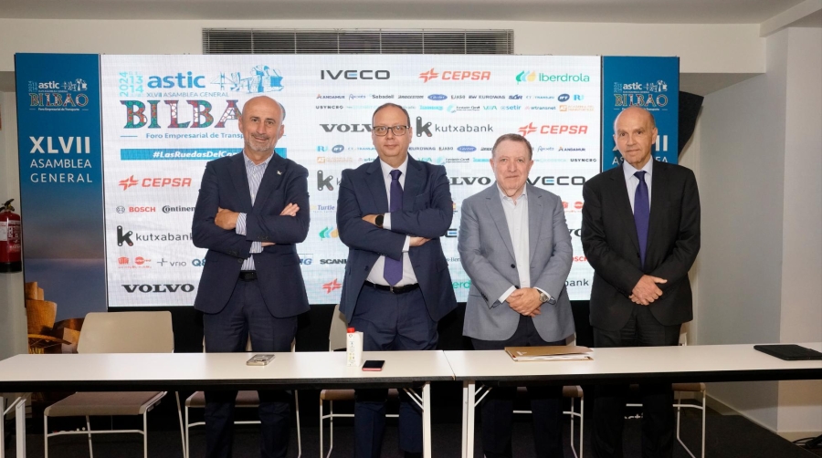 De izquierda a derecha, Juan Jesús Sánchez, vicepresidente de Mercancías de ASTIC; Marcos Basante, presidente; Esteban Sánchez, contador; y Antonio Pérez Millán, tesorero.