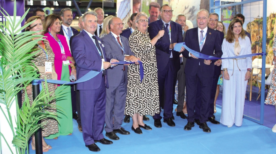 Inauguración de Seatrade Cruise Med tras el corte de cinta a cargo de Mary Bond, directora de Seatrade. Foto B.C.
