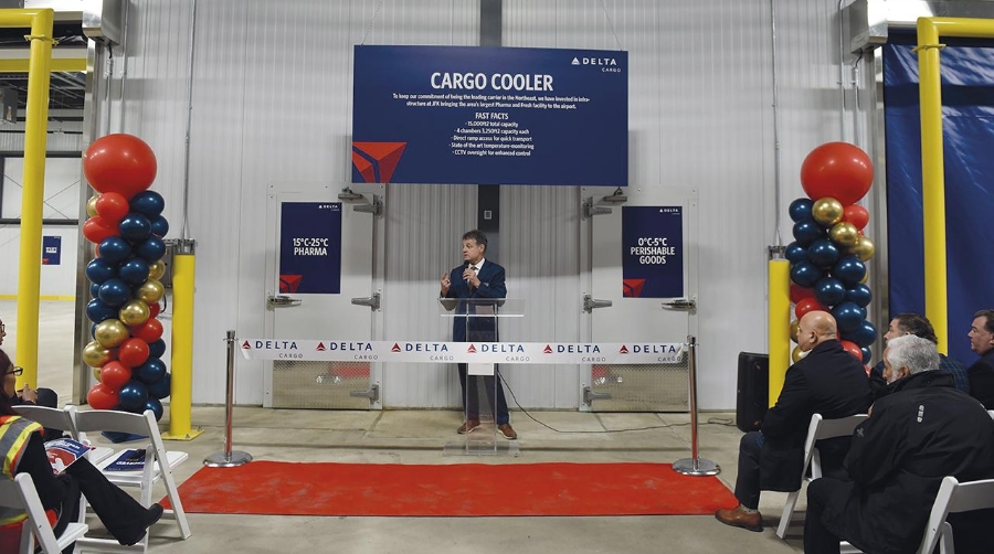 Rob Walpole, vicepresidente de Delta Cargo en la inauguración de la instalación frigorífica en el aeropuerto JFK de Nueva York.