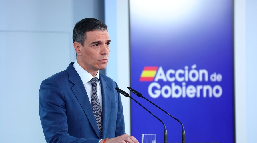 El presidente del Gobierno, Pedro Sánchez, en la tarde del lunes en su comparecencia ante los medios.