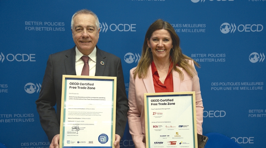 Pere Navarro, delegado especial del Estado en el CZFB, y Blanca Sorigué, directora general del CZFB.