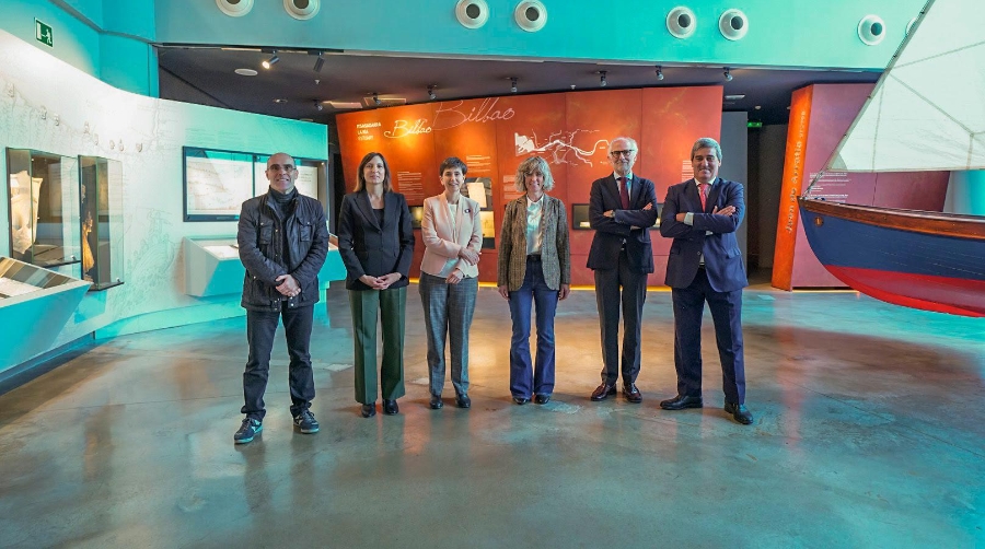 Izq. a dcha.: Leandro Azkue, director de Pesca y Agricultura de Gobierno Vasco; Sarai Blanc, directora del Foro Marítimo Vasco; Inmaculada Ugarteche, directora de Uniport Bilbao; Arrate Tellaetxe, directora de Unidad de Negocio-Bilbao Exhibition Centre; Javier Marqués, director técnico del Ente Vasco de la Energía, Xabier Basañez, director general de Bilbao Exhibition Centre.