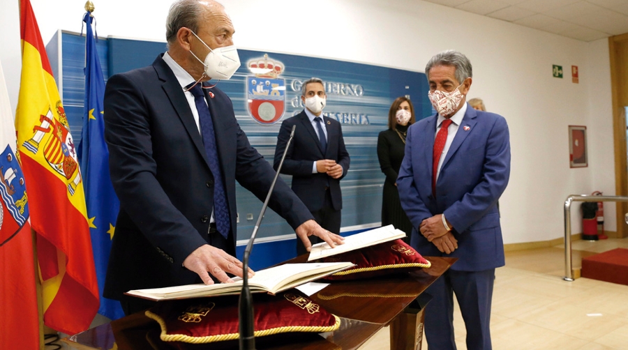 L&oacute;pez Marcano toma posesi&oacute;n como consejero de Transportes de Cantabria