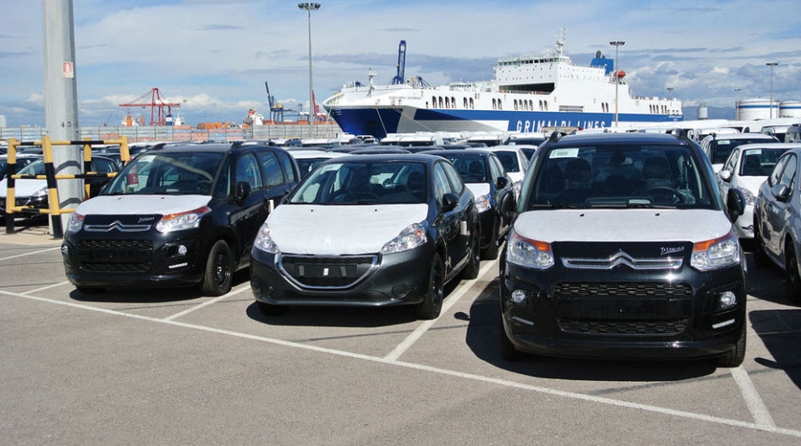 Los puertos de Valencia y Sagunto recuperan el crecimiento del tr&aacute;fico de veh&iacute;culos nuevos
