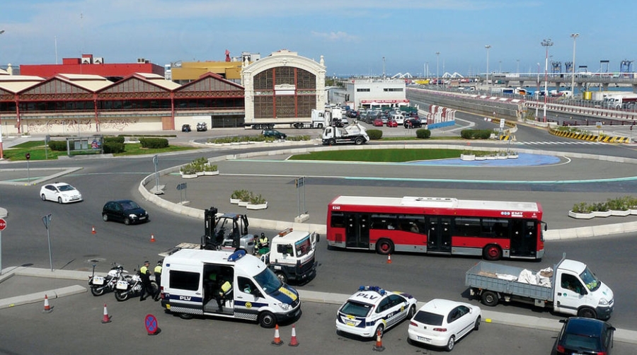 La Polic&iacute;a Portuaria y la Polic&iacute;a Local de Valencia realizan una campa&ntilde;a conjunta de inspecciones del transporte terrestre