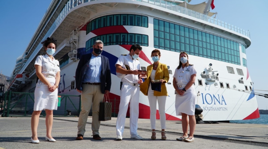 El &quot;Iona&quot; elige Tenerife como primer puerto en su visita a Canarias