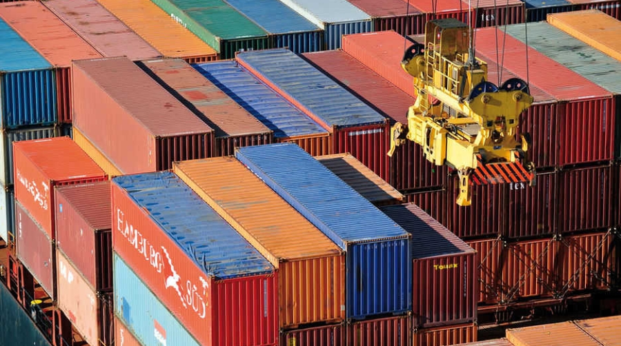 El tr&aacute;nsito se estanca y cae el tr&aacute;fico de contenedores llenos en Valencia