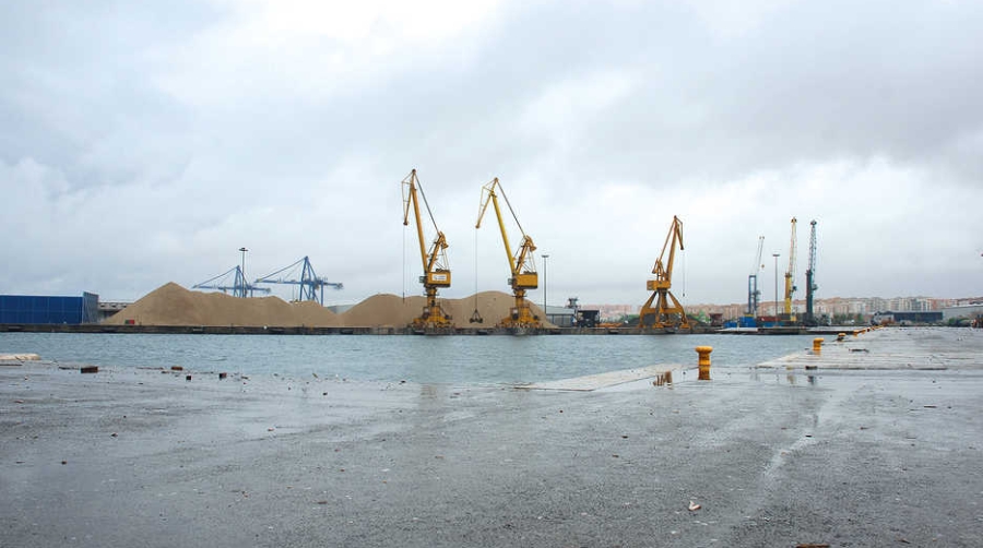 El Consejo de Administraci&oacute;n de la APA aprob&oacute; iniciar los tr&aacute;mites para la licitaci&oacute;n de la construcci&oacute;n y explotaci&oacute;n de naves cerradas en depresi&oacute;n.