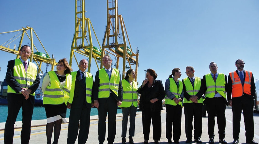 Pastor: &quot;Vamos a seguir invirtiendo en el Puerto de Valencia, es un referente mundial&quot;
