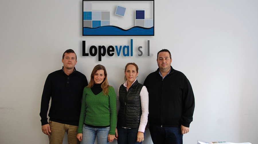 Lopeval incorpora dos tractoras y tres plataformas &quot;para atender las necesidades de nuestros clientes&quot;