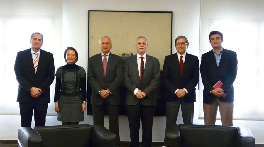El Colegio de Ingenieros Navales y la APV estudian f&oacute;rmulas de colaboraci&oacute;n