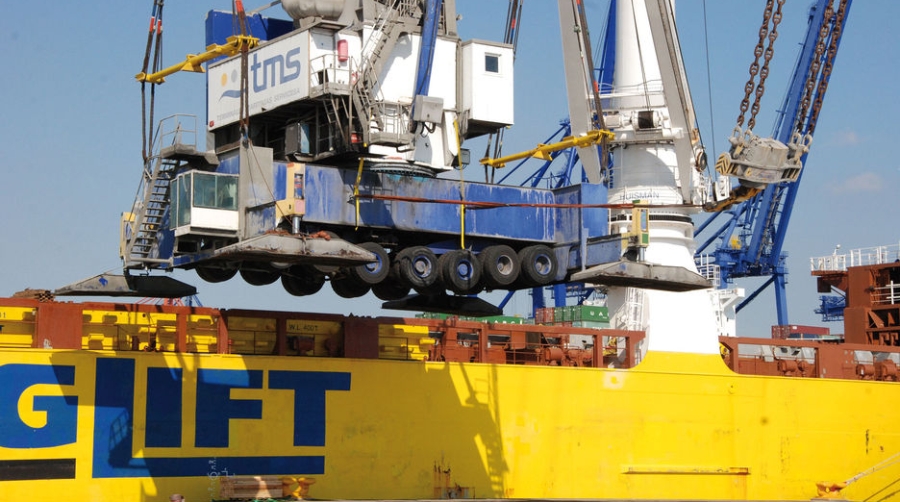 TCV completa en Valencia el embarque de la gr&uacute;a m&oacute;vil de 428 toneladas para el operador vasco Toro y Betolaza