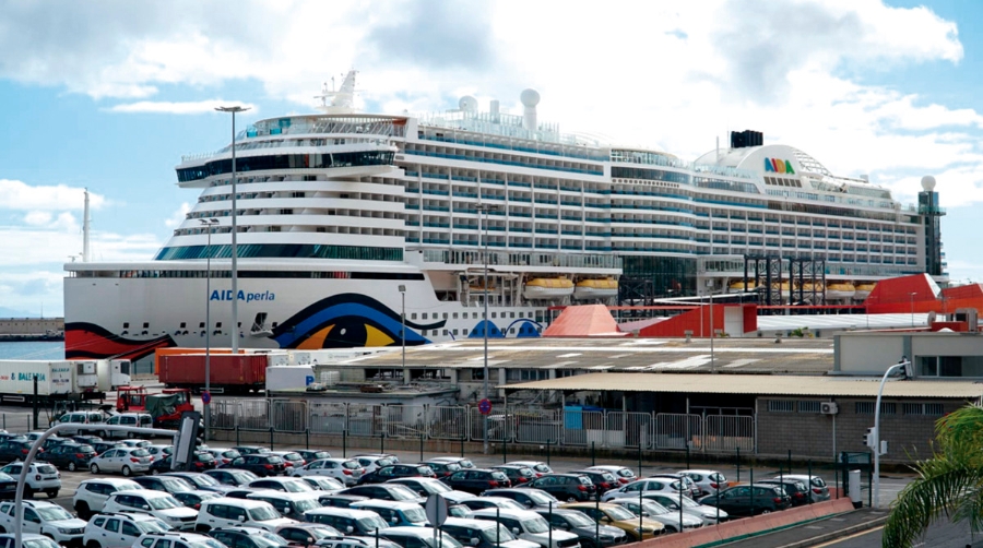 El &ldquo;AIDAperla&rdquo; atrac&oacute; ayer en la alineaci&oacute;n de la Terminal de Cruceros Tenerife.