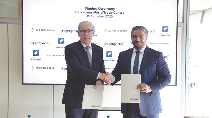José Alberto Carbonell, presidente de la Fundación BCN Port Innovation y de Port de Barcelona, con Ammar AI Shaiba, CEO Maritime &amp; Shipping Cluster de AD Ports Group.