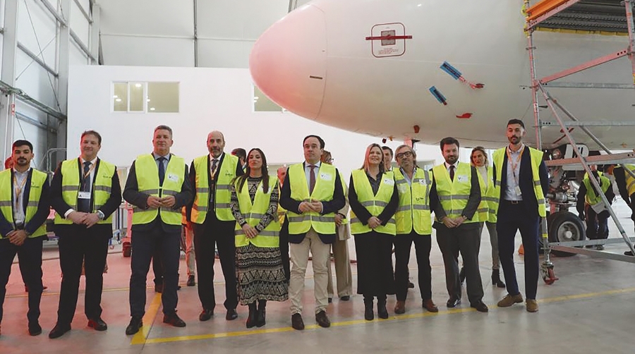 Un momento de la visita a la zona industrial del Aeropuerto de Castellón.