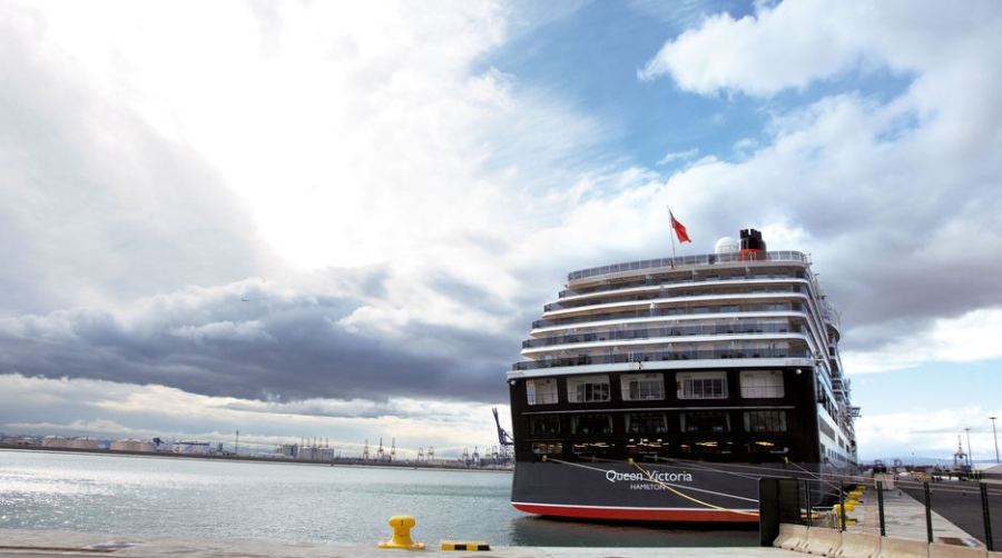 El Muelle de Cruceros del Puerto de Valencia acoge por primera vez la escala de dos buque