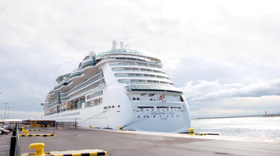 El Muelle de Cruceros del Puerto de Valencia acoge por primera vez la escala de dos buque