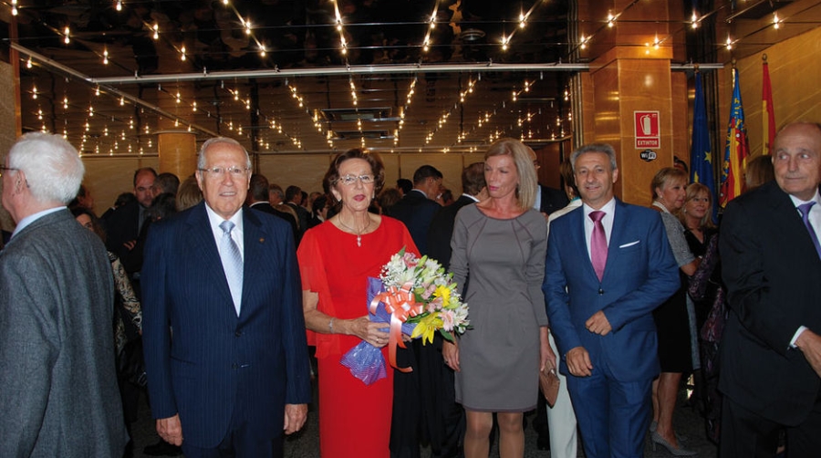 La sociedad castellonense reconoce la trayectoria profesional de Juan Jos&eacute; Monzon&iacute;s